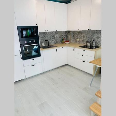 Uroczy Apartament Z Basenem I Kortem Tenisowym ポビエロボ エクステリア 写真