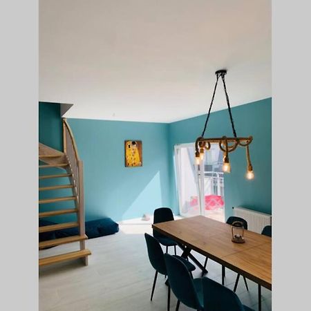 Uroczy Apartament Z Basenem I Kortem Tenisowym ポビエロボ エクステリア 写真