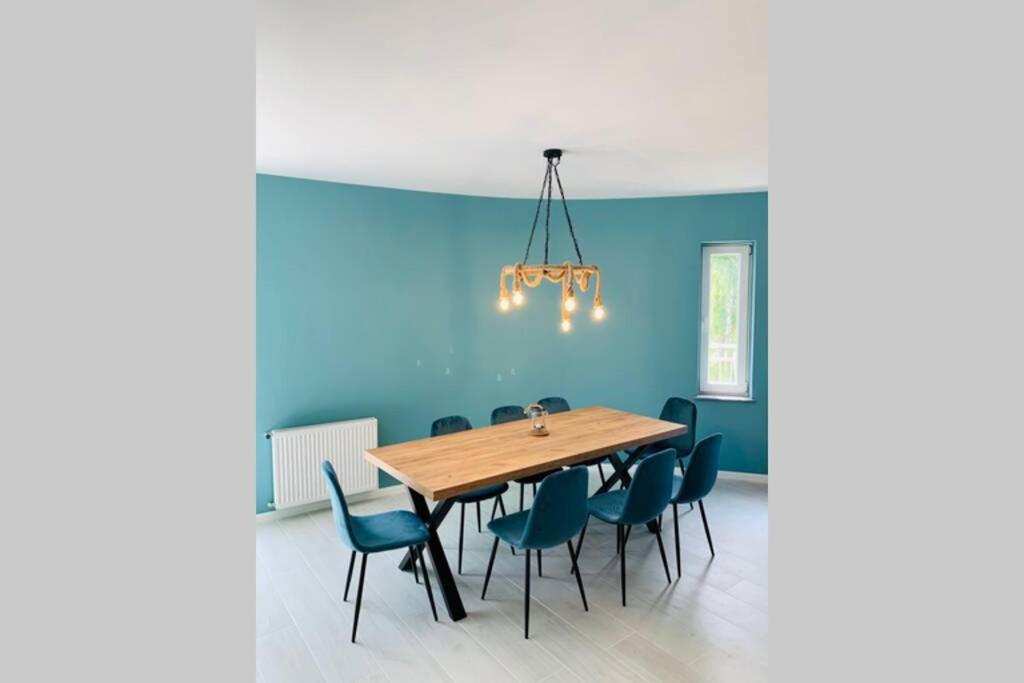 Uroczy Apartament Z Basenem I Kortem Tenisowym ポビエロボ エクステリア 写真