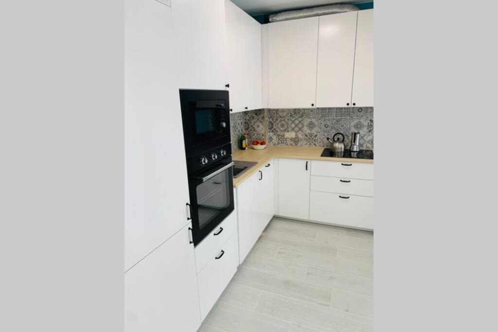 Uroczy Apartament Z Basenem I Kortem Tenisowym ポビエロボ エクステリア 写真