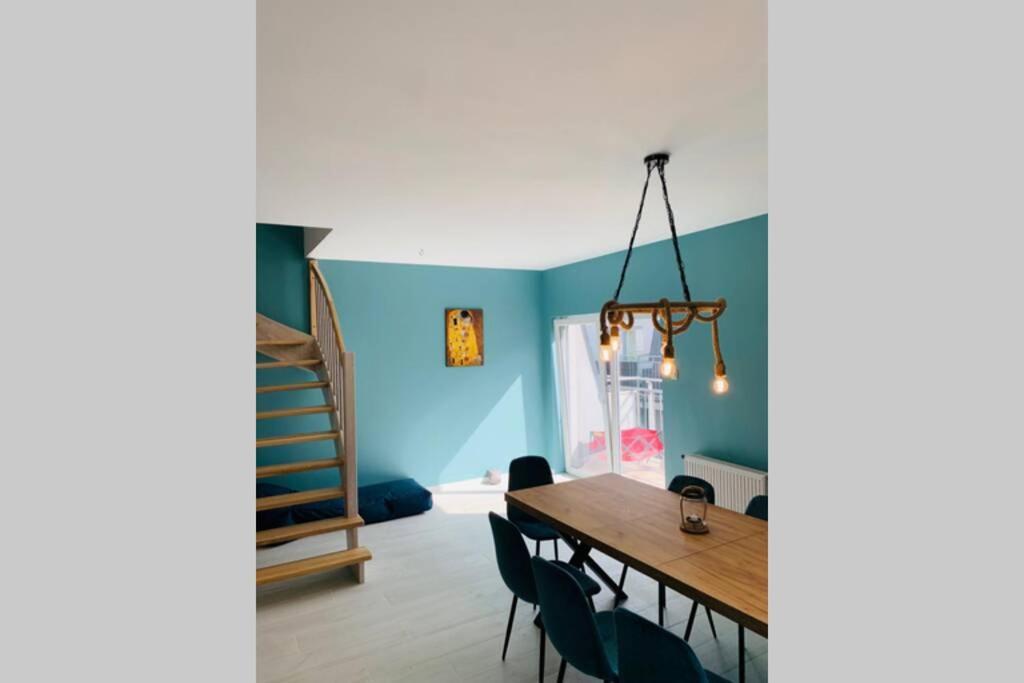 Uroczy Apartament Z Basenem I Kortem Tenisowym ポビエロボ エクステリア 写真