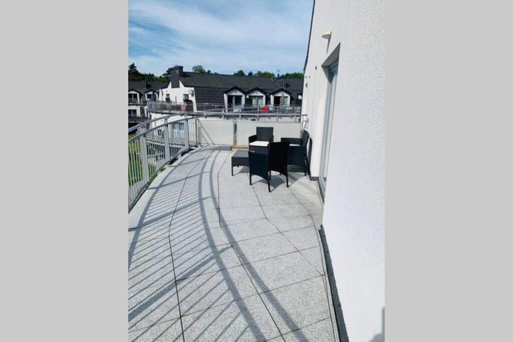 Uroczy Apartament Z Basenem I Kortem Tenisowym ポビエロボ エクステリア 写真